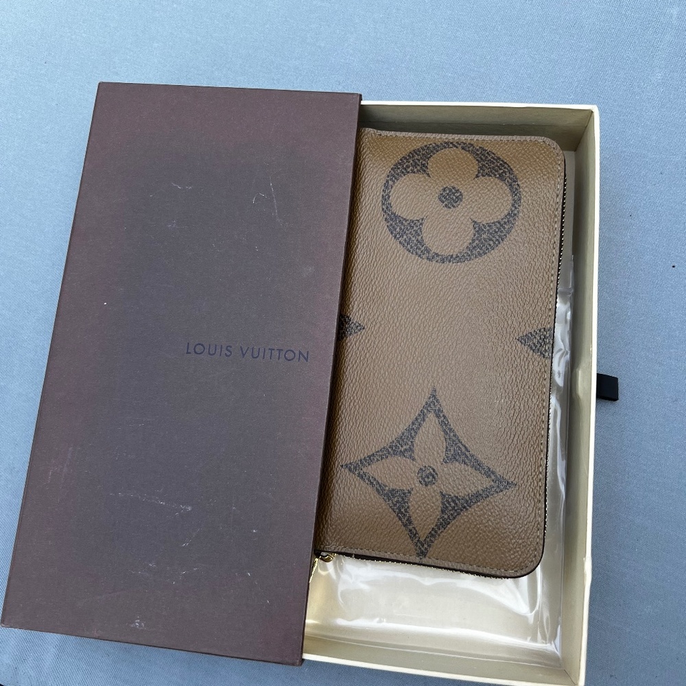 Louis Vuitton Large Monogram Zippy Wallet